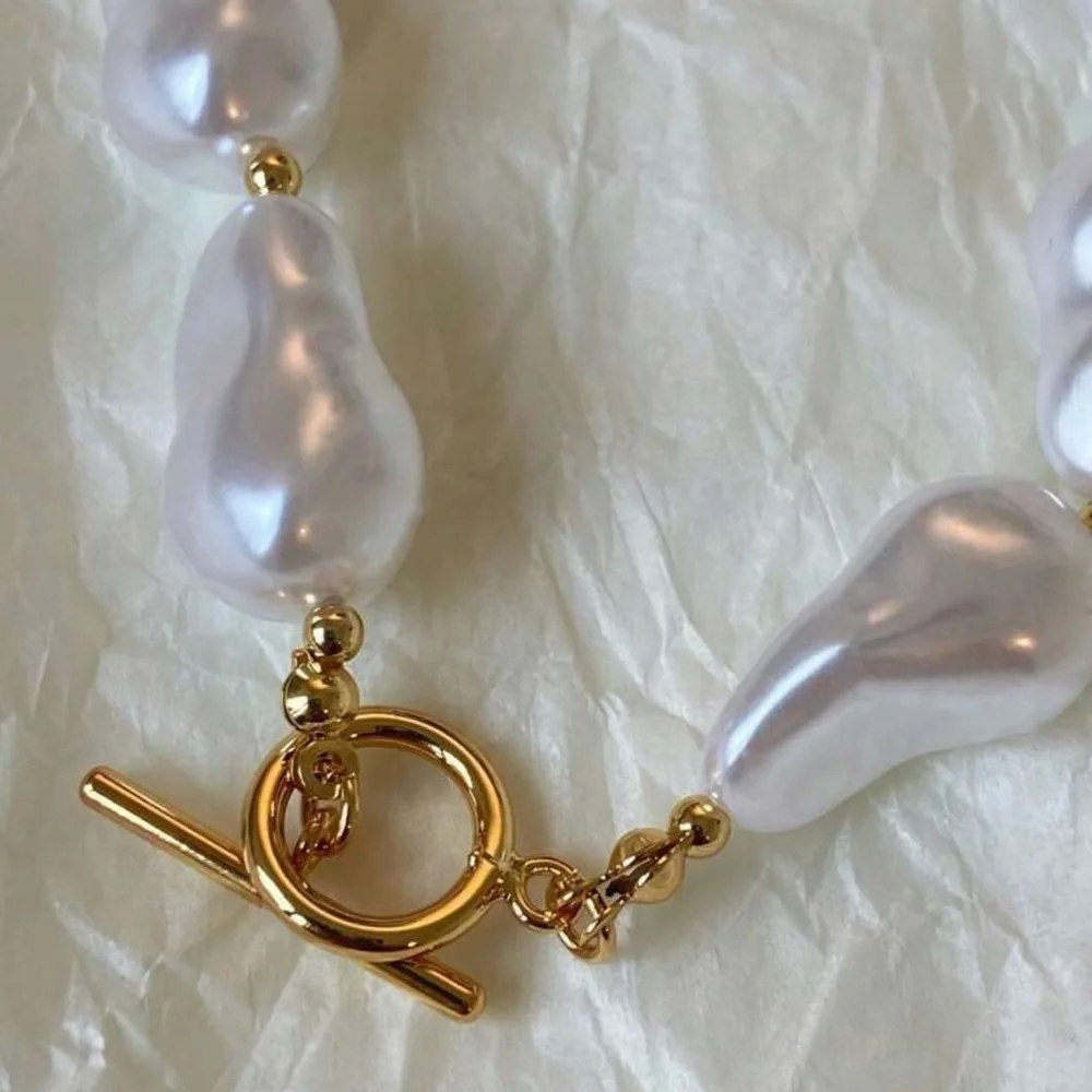 Elegant Pearl Necklace with Gold Accents